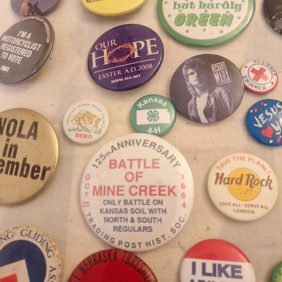 lot of vtg 26 pinback buttons Pins Various Batman To Lita Ford To 4H - Picture 6 of 11